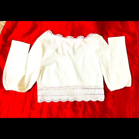 White crop top with lace border